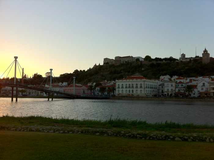 Vista de Alcácer do Sal ao entardecer
